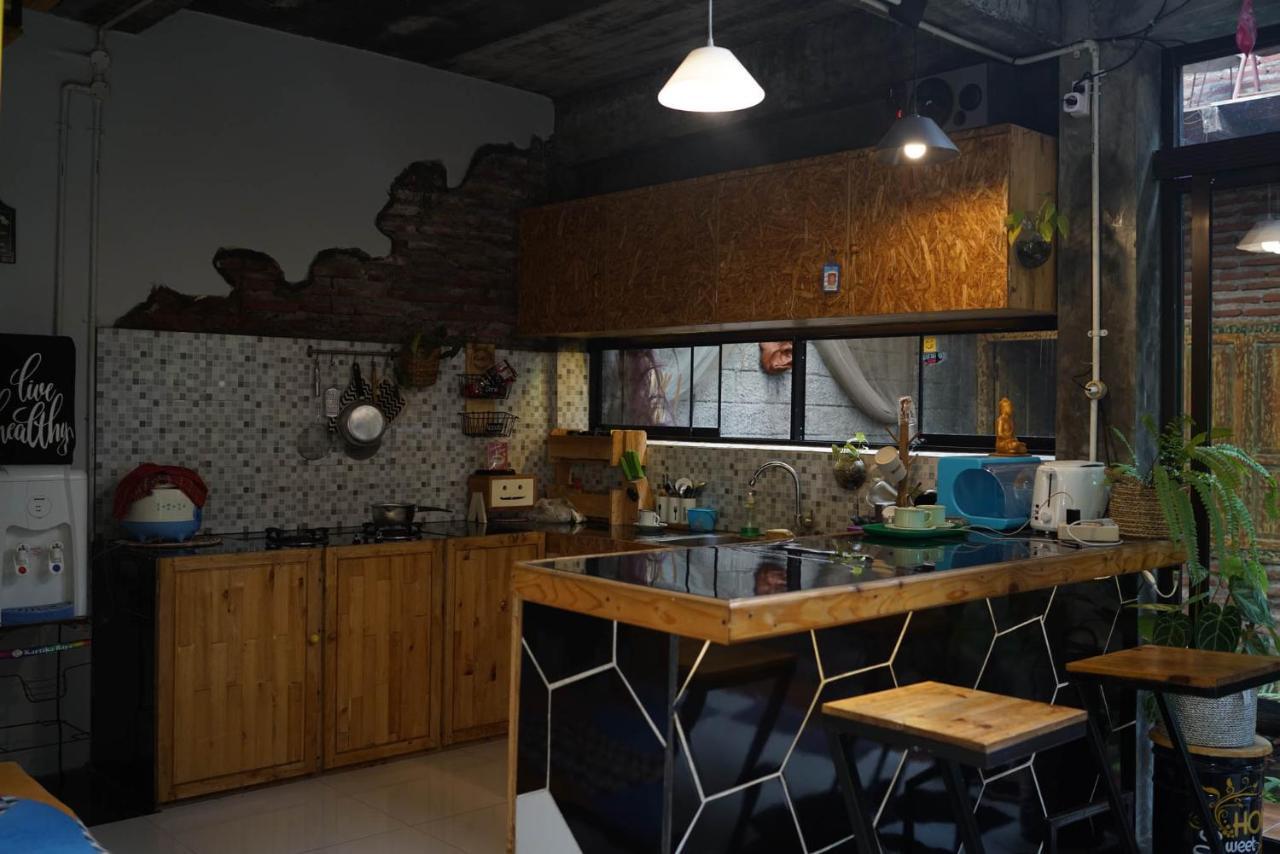 Happy House Bnb Bromo Backpacker Проболинго Экстерьер фото