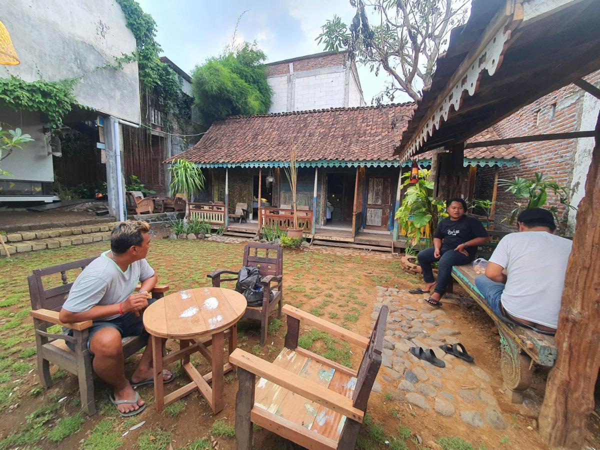 Happy House Bnb Bromo Backpacker Проболинго Экстерьер фото