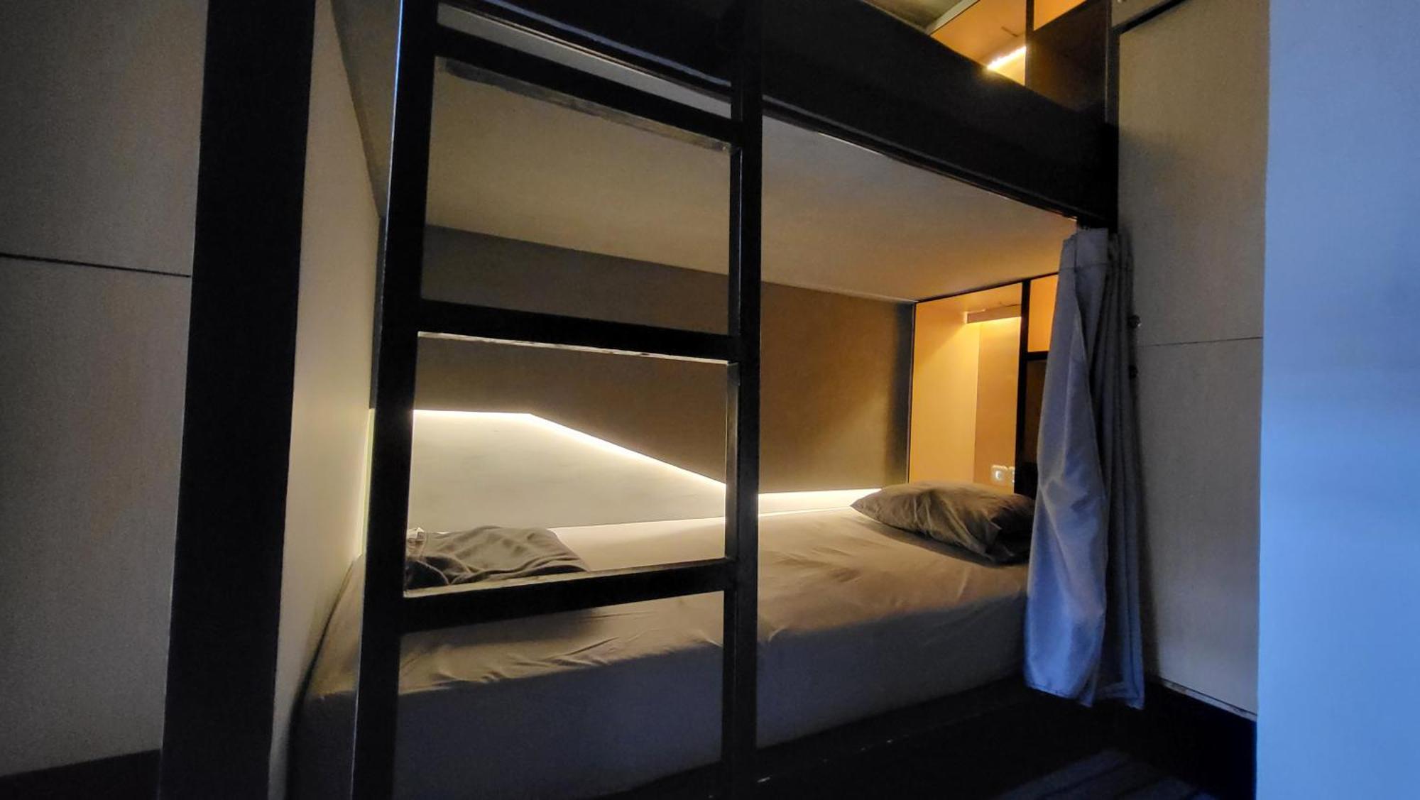 Happy House Bnb Bromo Backpacker Проболинго Экстерьер фото