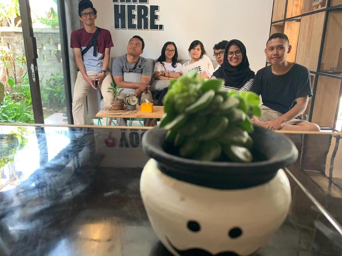 Happy House Bnb Bromo Backpacker Проболинго Экстерьер фото